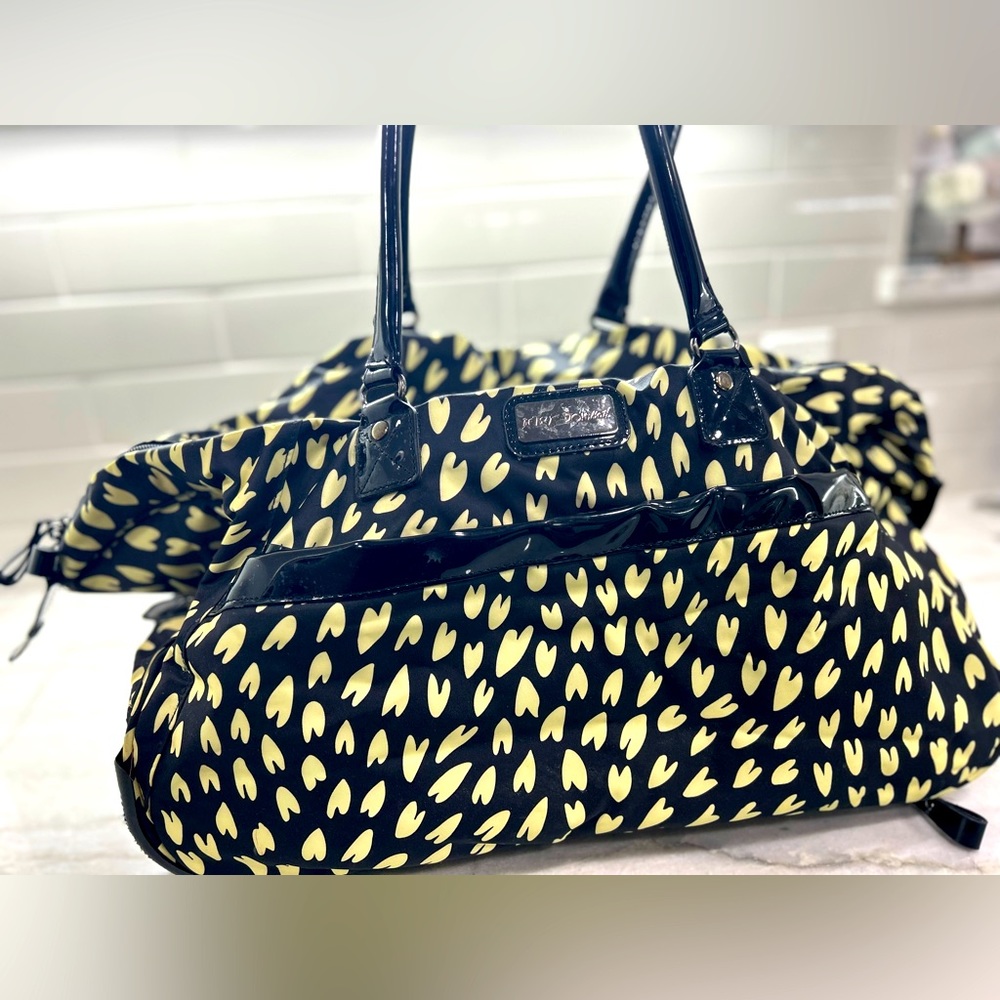 Betsy Johnson heart print duffel travel bag with wheels and retractable handle